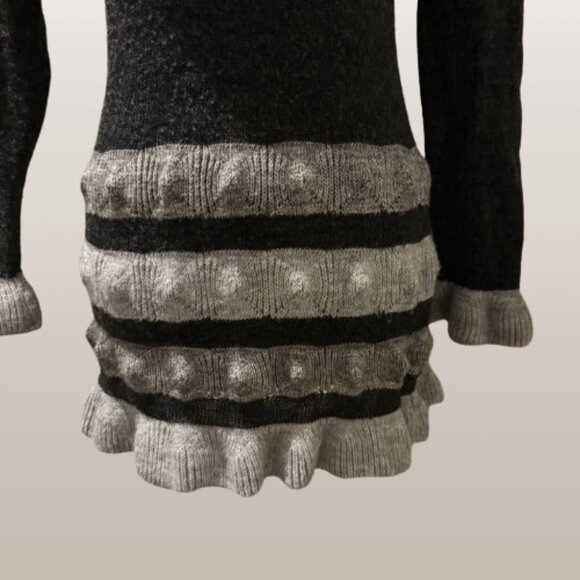 Beautiful Knitted Mini Sweater Dress - Size Small/Medium - Picture 3 of 10